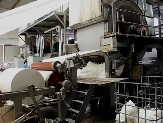 Papierfabrik zur Herstellung von Reisstroh, Holz, Bambus, Altpapier, Recycling von Zellstoff, Elternpapierrolle, Gesichtsserviette, Küchentuch, Toilettenpapierherstellungsmaschine